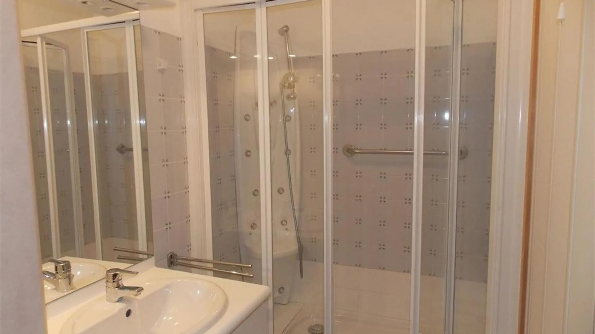 Appartement Centre Luchon, Balcon Sud, Parking - Fr-1-313-243 Bagnères-de-Luchon Apartmán