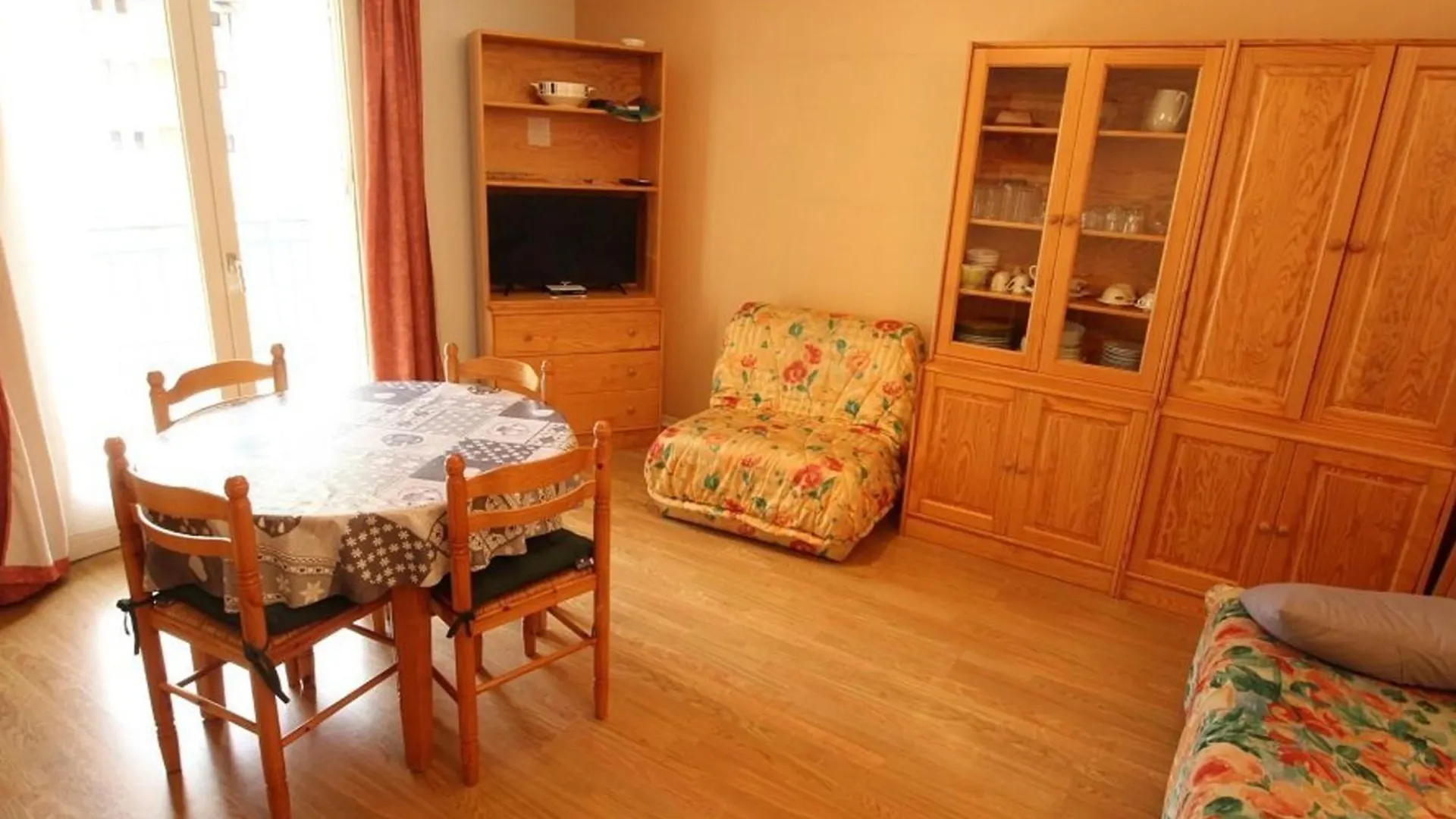 Appartement Centre Luchon, Balcon Sud, Parking - Fr-1-313-243 Bagnères-de-Luchon